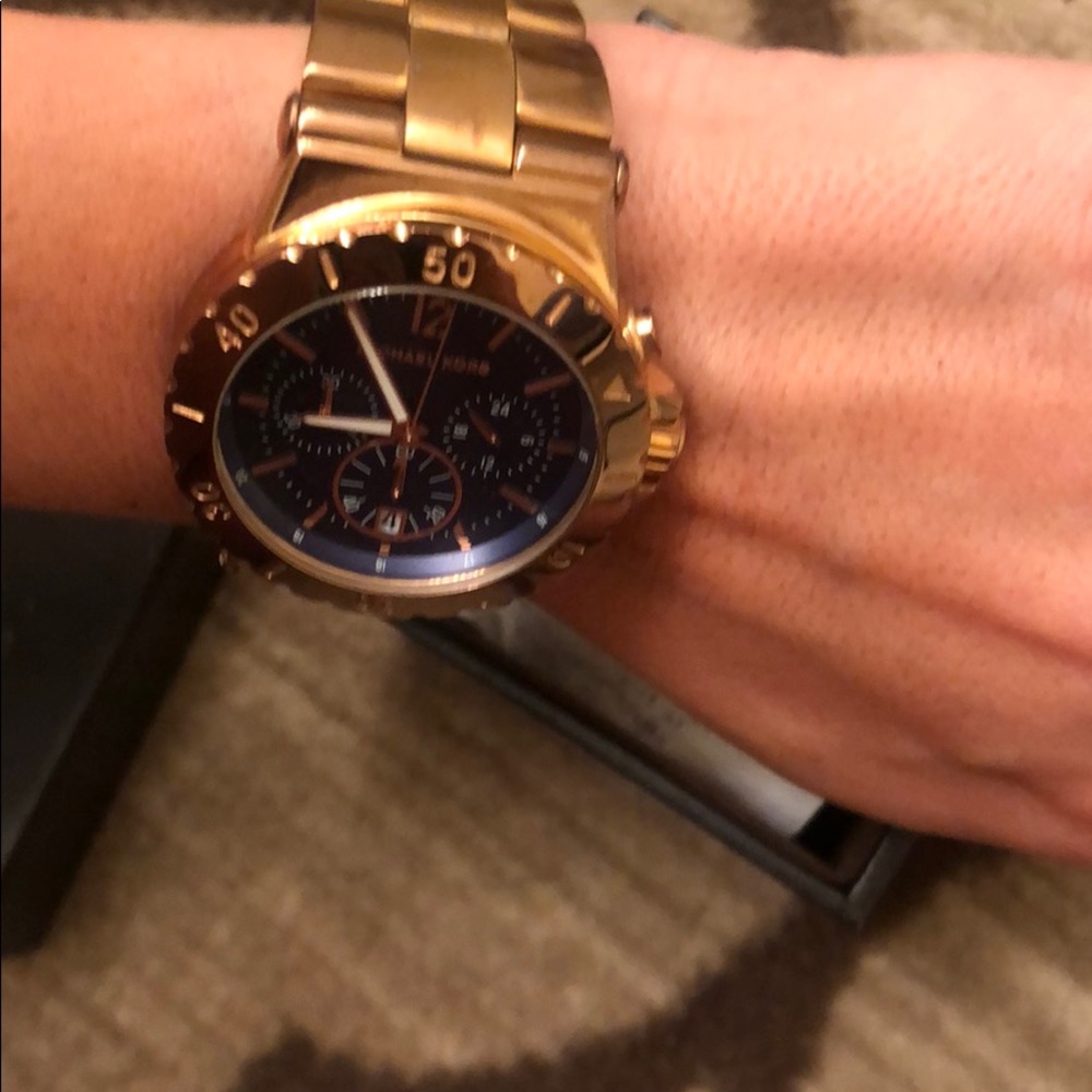 Michael Kors gold watch /blue face - Picture 6 of 8